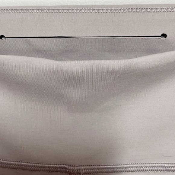 Lululemon In Movement Tight 25" *Everlux
Dark Chrome Sz 4 - Picture 11 of 12